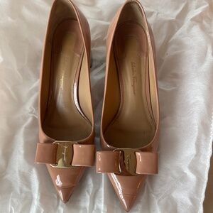 Women’s Salvatore Ferragamo Viva Pumps - Nude (US 9)